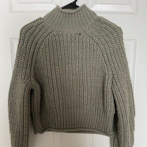 H&M sweater size XS color is a light green